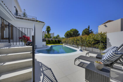 2d426816a14211a19040cbfb7d87ec81 - 53