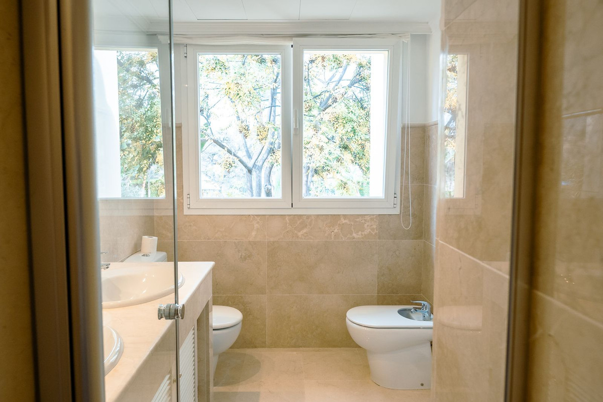 2de898981fb1102bb98c2df5a1dd791f - 18