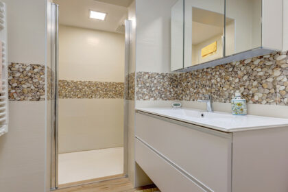 31d981051fdd22f61748ae6a5947bbdb - 12