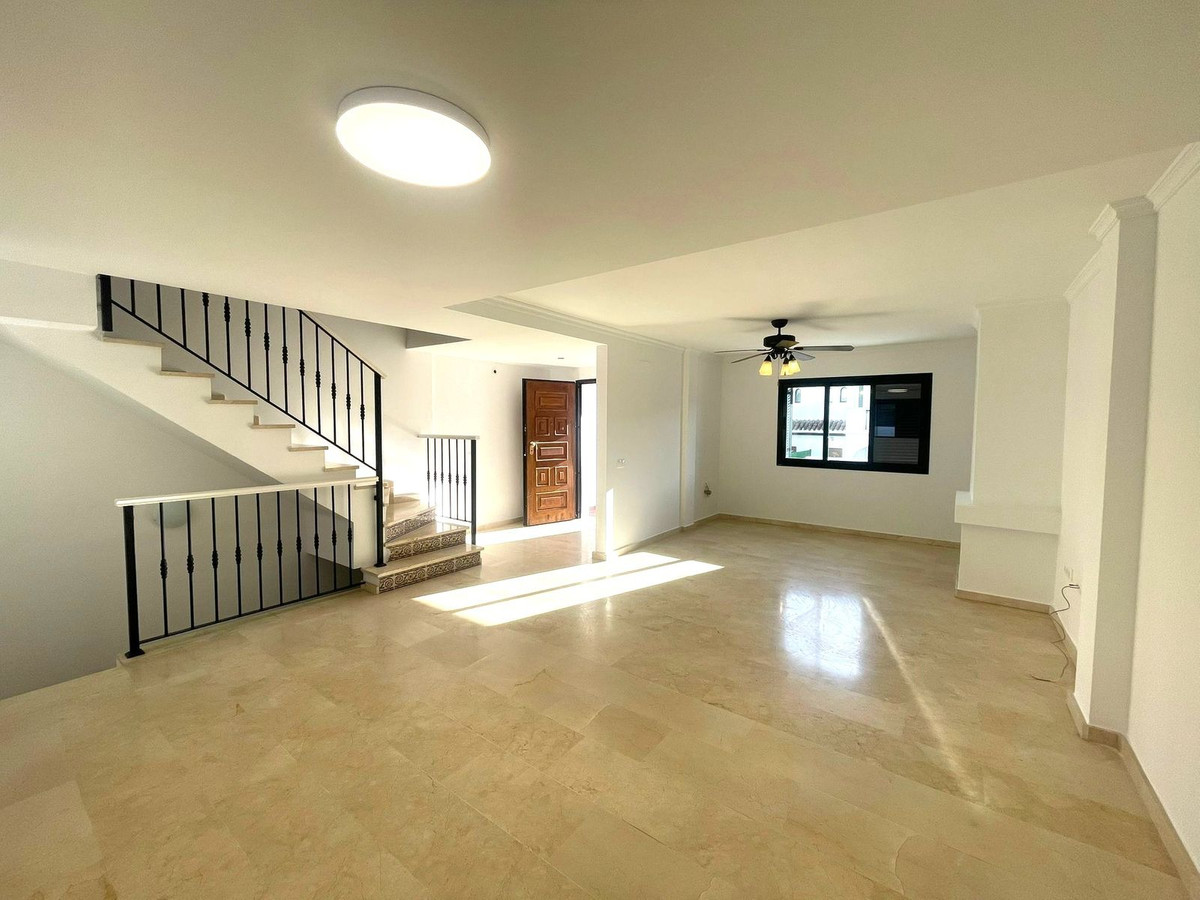 37112db11672464d4424b84ab99f3bdb - 1