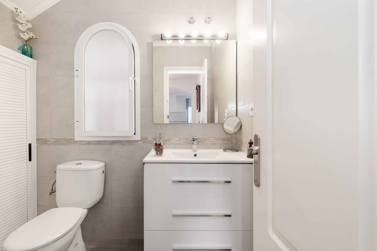 3a43aade3770e19ff3f68eb86f64d203 - 43