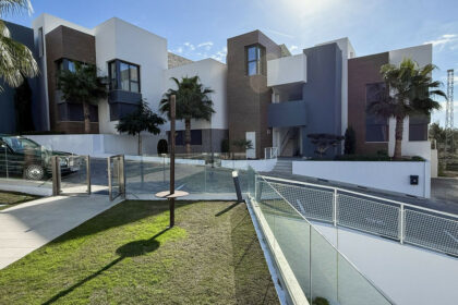 3f3bb053deb15dfe2b30ff2bc557f8b8 - 52