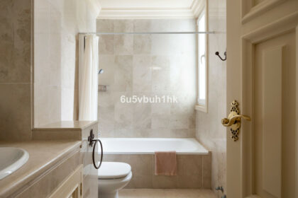 41bd7cc616bdc9b2d2e8d145114da58a - 19