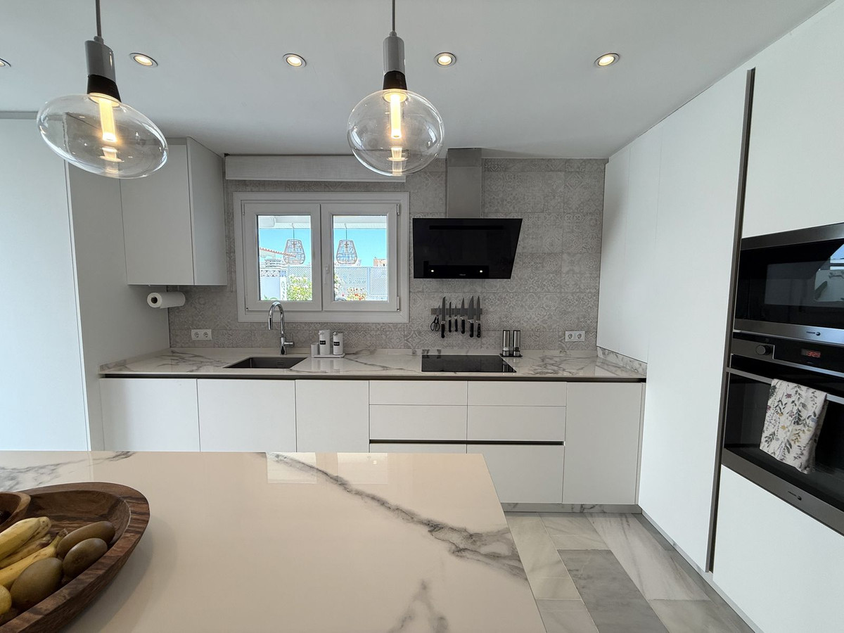 41d4651af4b00c65dc6a313f0d0bbcc7 - 18