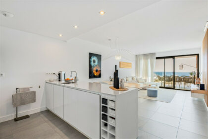 4e4f9b5483ef5311a43dfba93f8e3920 - 10