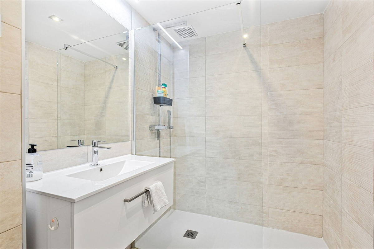 4e4f9b5483ef5311a43dfba93f8e3920 - 24