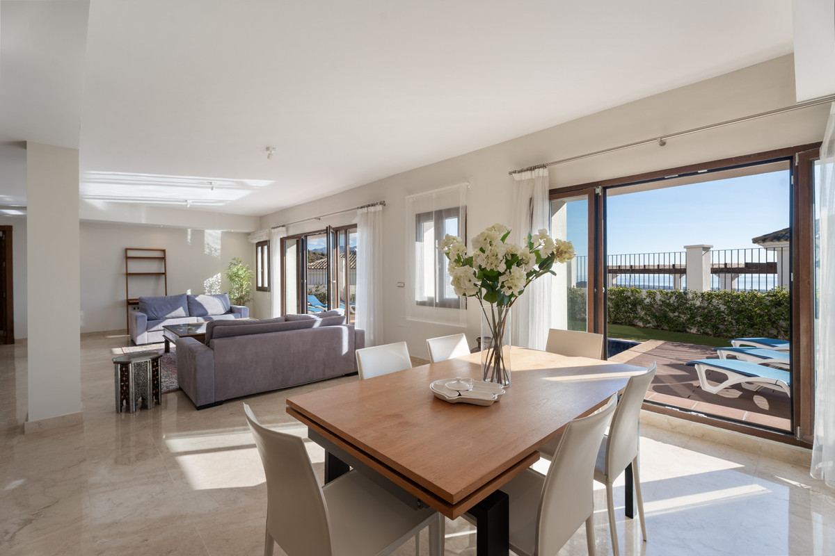 4ec49dcd5e445004433481b216afcb8d - 35