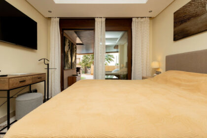 533d947c110d3afe80ab3c25cb802573 - 18