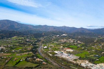 533d947c110d3afe80ab3c25cb802573 - 53