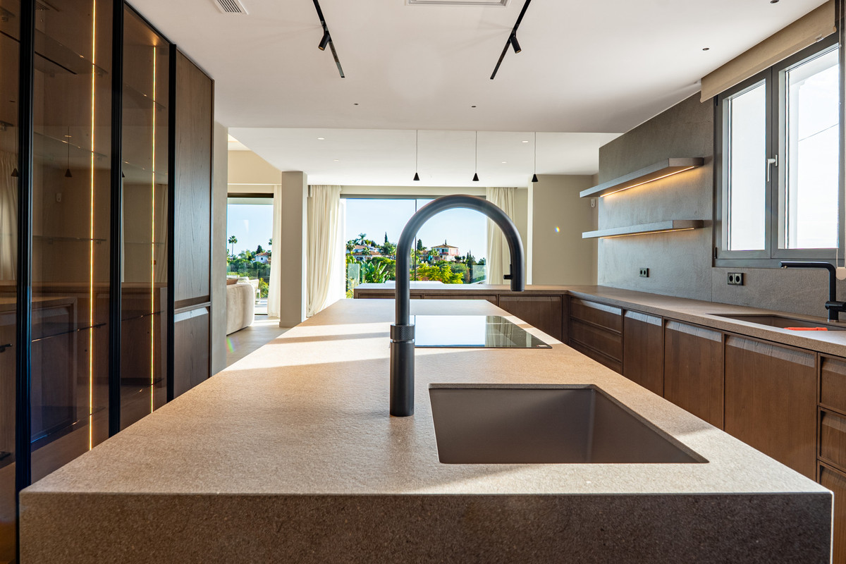 5d2e3bb24f50d0a2b3904bd70ad8c77a - 10