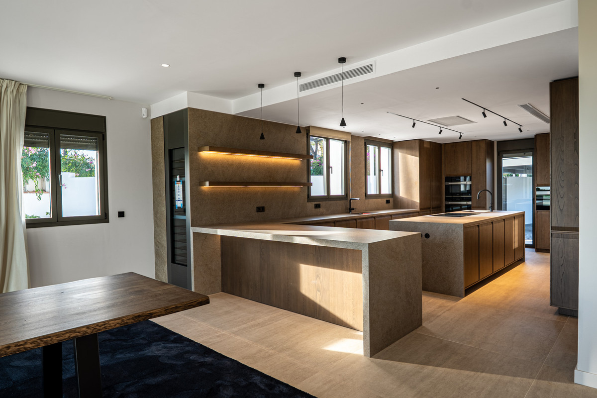 5d2e3bb24f50d0a2b3904bd70ad8c77a - 12