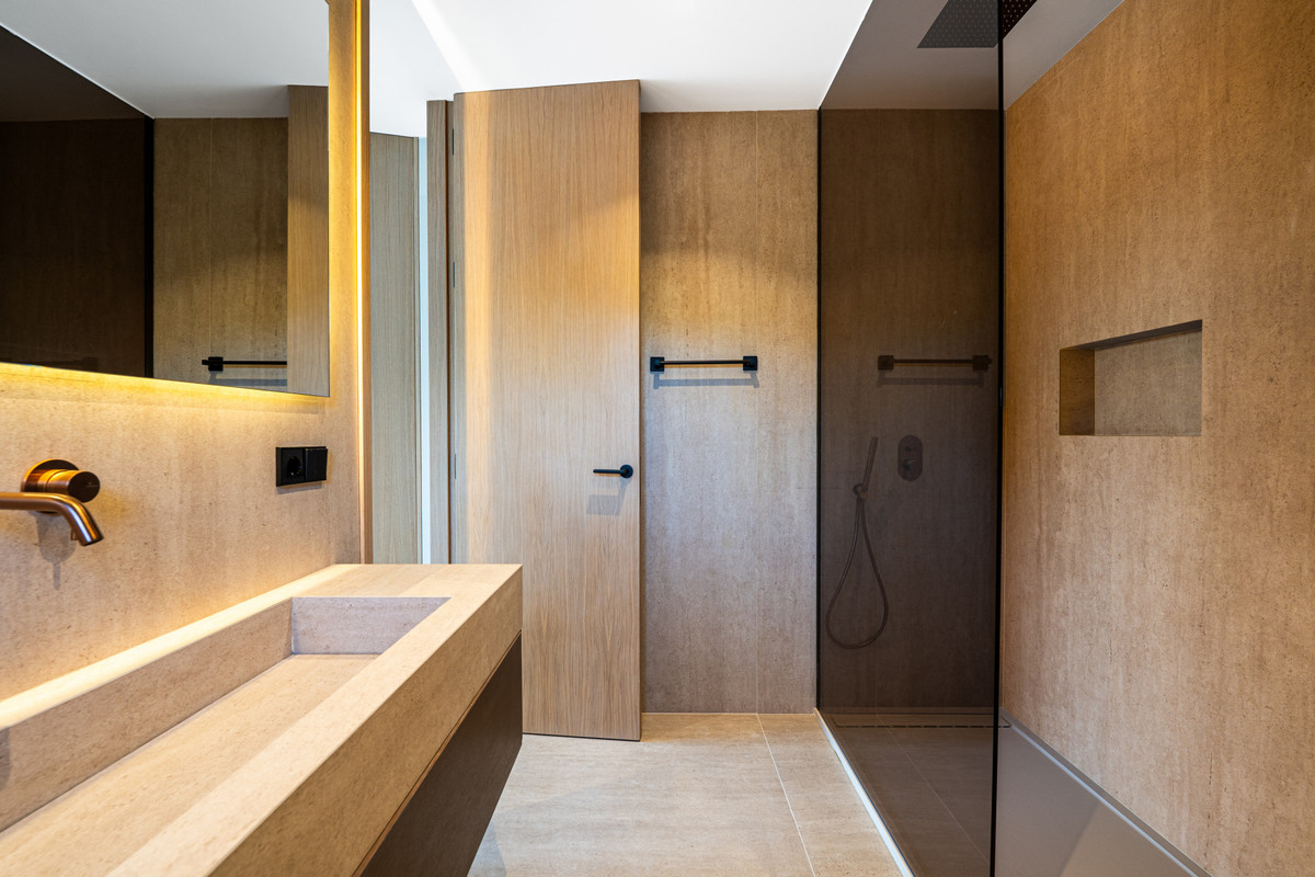 5d2e3bb24f50d0a2b3904bd70ad8c77a - 24