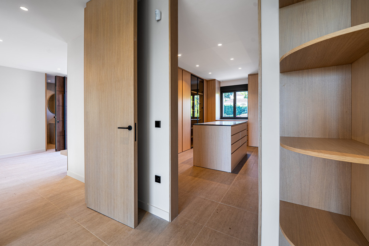 5d2e3bb24f50d0a2b3904bd70ad8c77a - 27