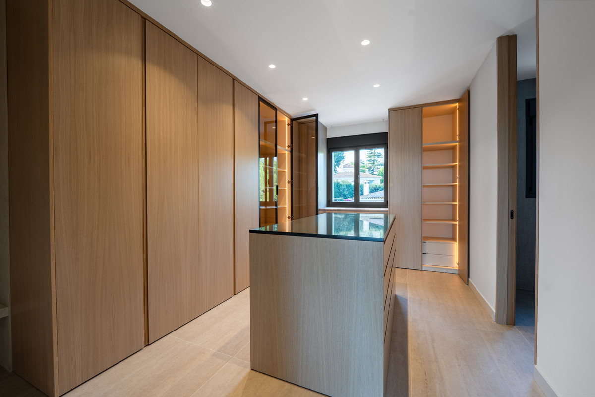 5d2e3bb24f50d0a2b3904bd70ad8c77a - 28