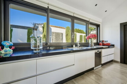 64b618af05e2ac3447d38ba74f44b7b9 - 24