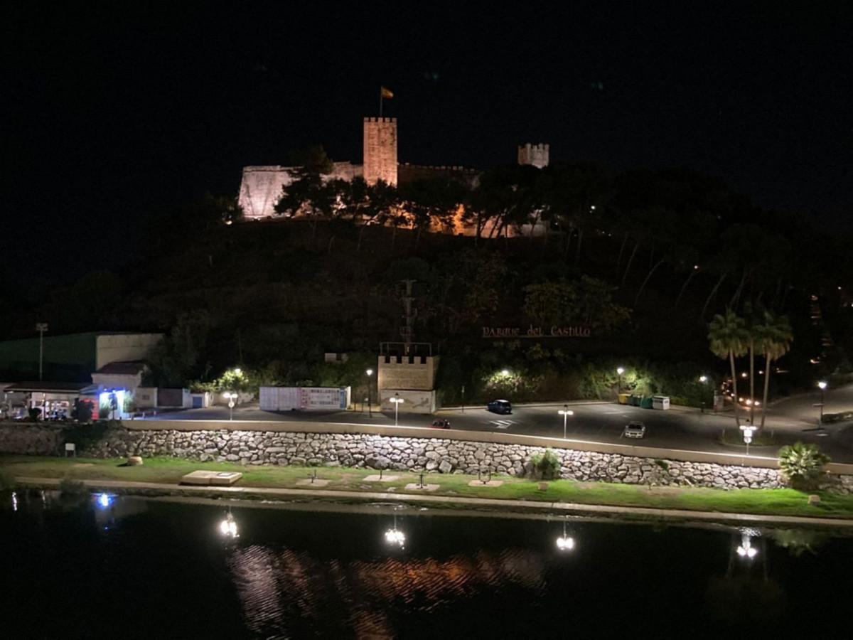 6547630914f12cf7c4df2e766d358a8e - 13