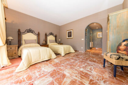 65b63565be1cac8cffaa035f32a5eb77 - 10