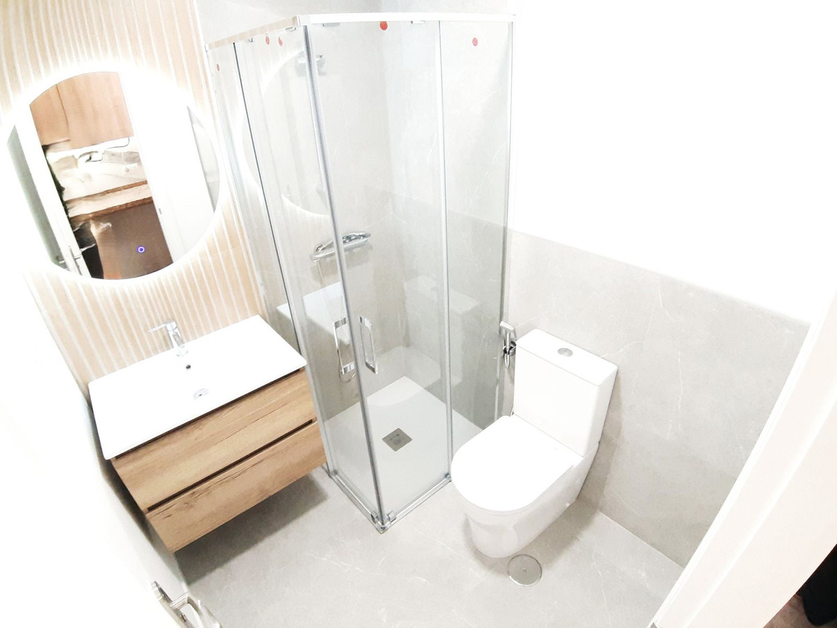 66084d09730e89f3b95bb0d7d90880f0 - 18