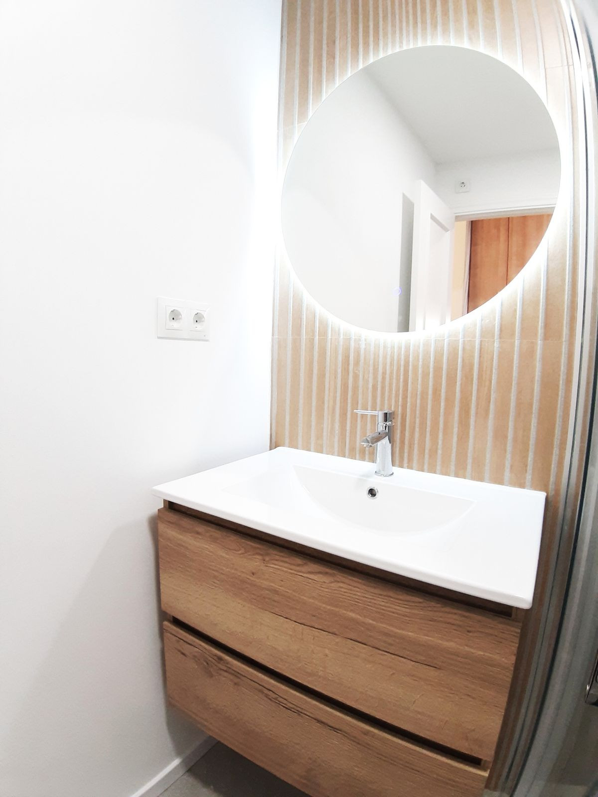 66084d09730e89f3b95bb0d7d90880f0 - 19