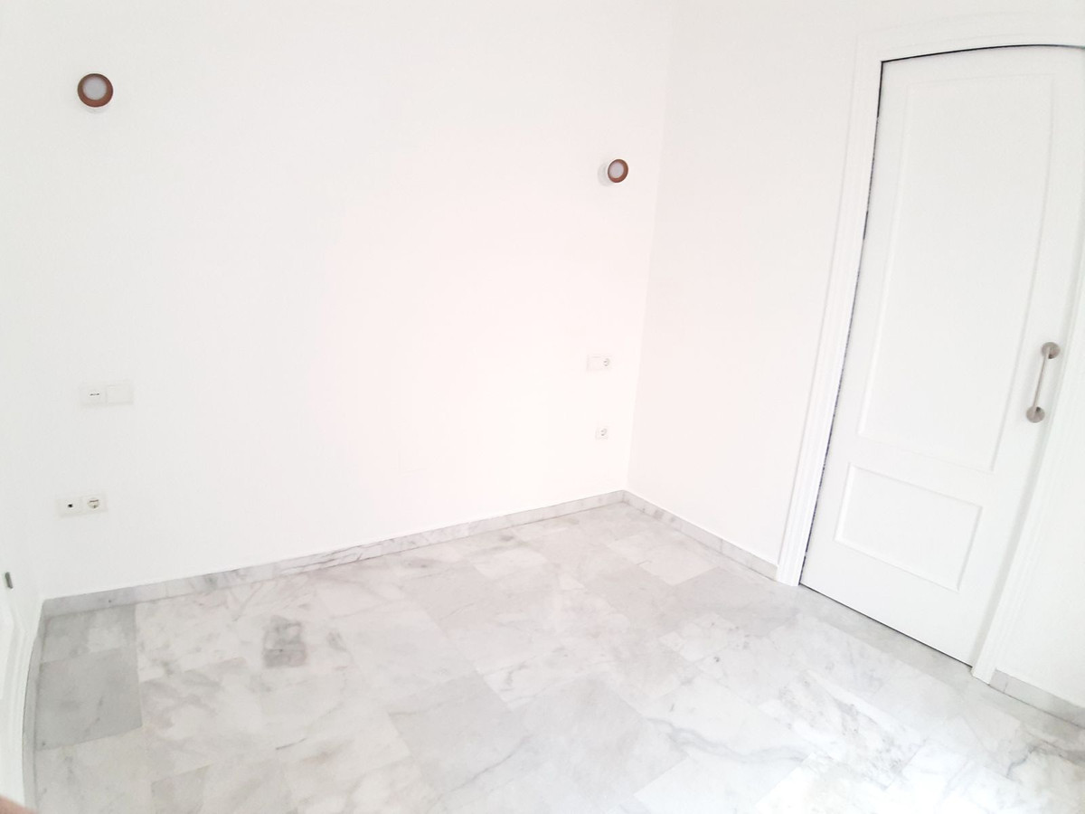 66084d09730e89f3b95bb0d7d90880f0 - 24