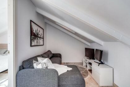 679908767f0f2876989302ad5abaf359 - 19