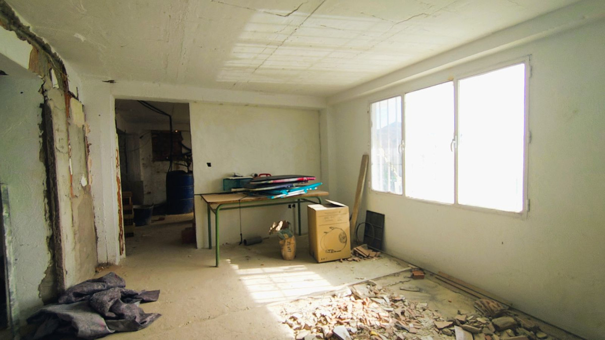 704b5b5d06f5343c5fa15601da103b49 - 27