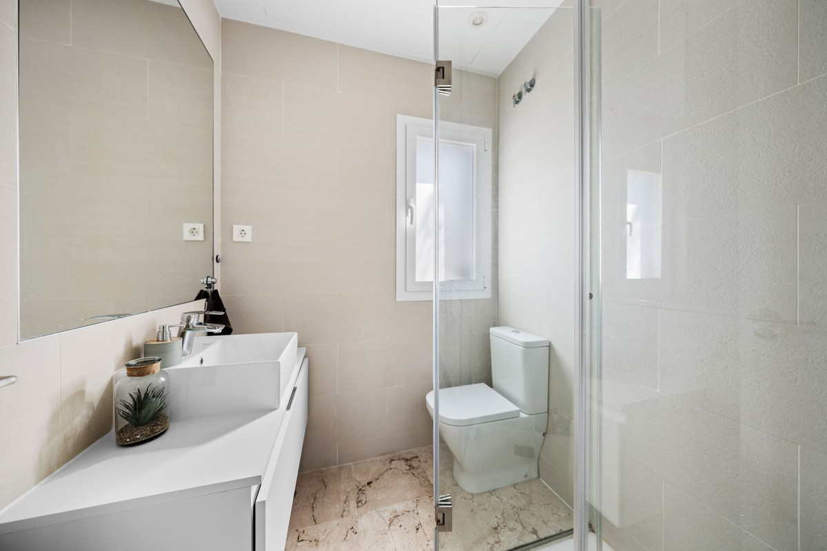 708ccae5805e0a8241bef8b2e4823d2e - 28