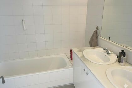 70ffbe31d774e99624f53fa1756d76e4 - 9