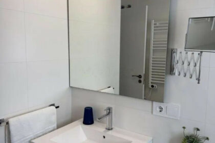 76d0e80a5a89384d6879da575ee543f6 - 12