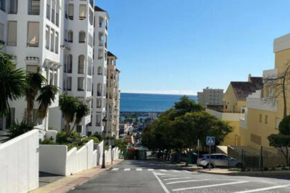 76d0e80a5a89384d6879da575ee543f6 - 18