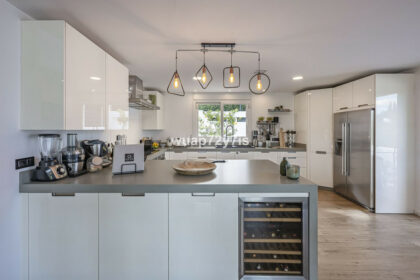 7ff94053a1fa964bdfe2cb54c7064800 - 14