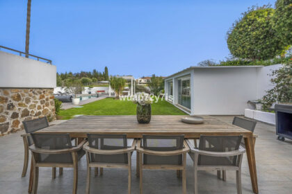 7ff94053a1fa964bdfe2cb54c7064800 - 18