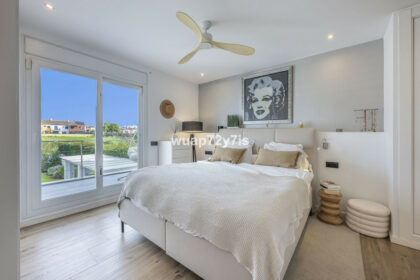 7ff94053a1fa964bdfe2cb54c7064800 - 24