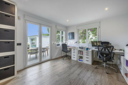 7ff94053a1fa964bdfe2cb54c7064800 - 27