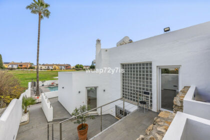 7ff94053a1fa964bdfe2cb54c7064800 - 52