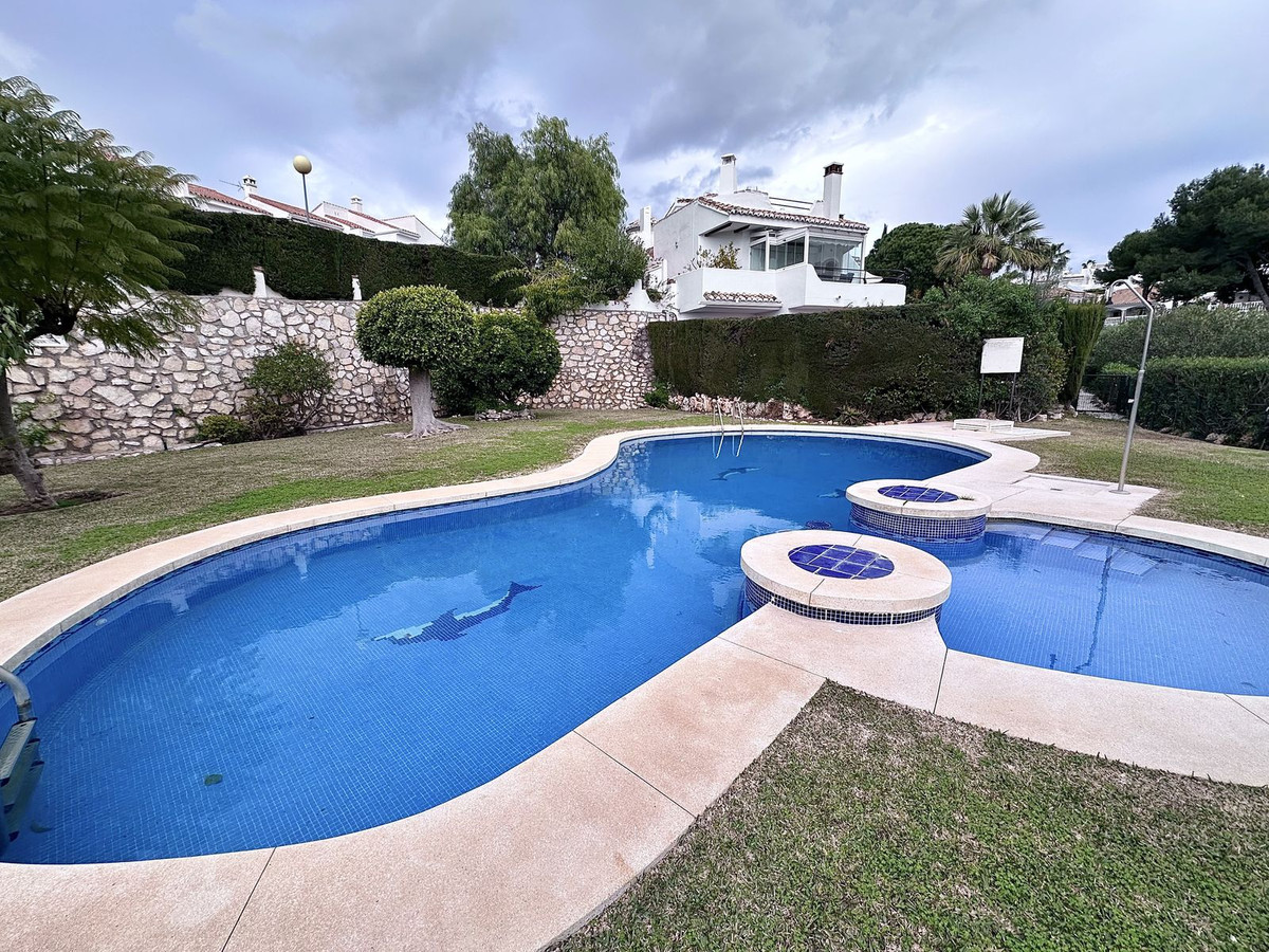 83275d7ef9347bc960ca5bc48f735a1c - 24