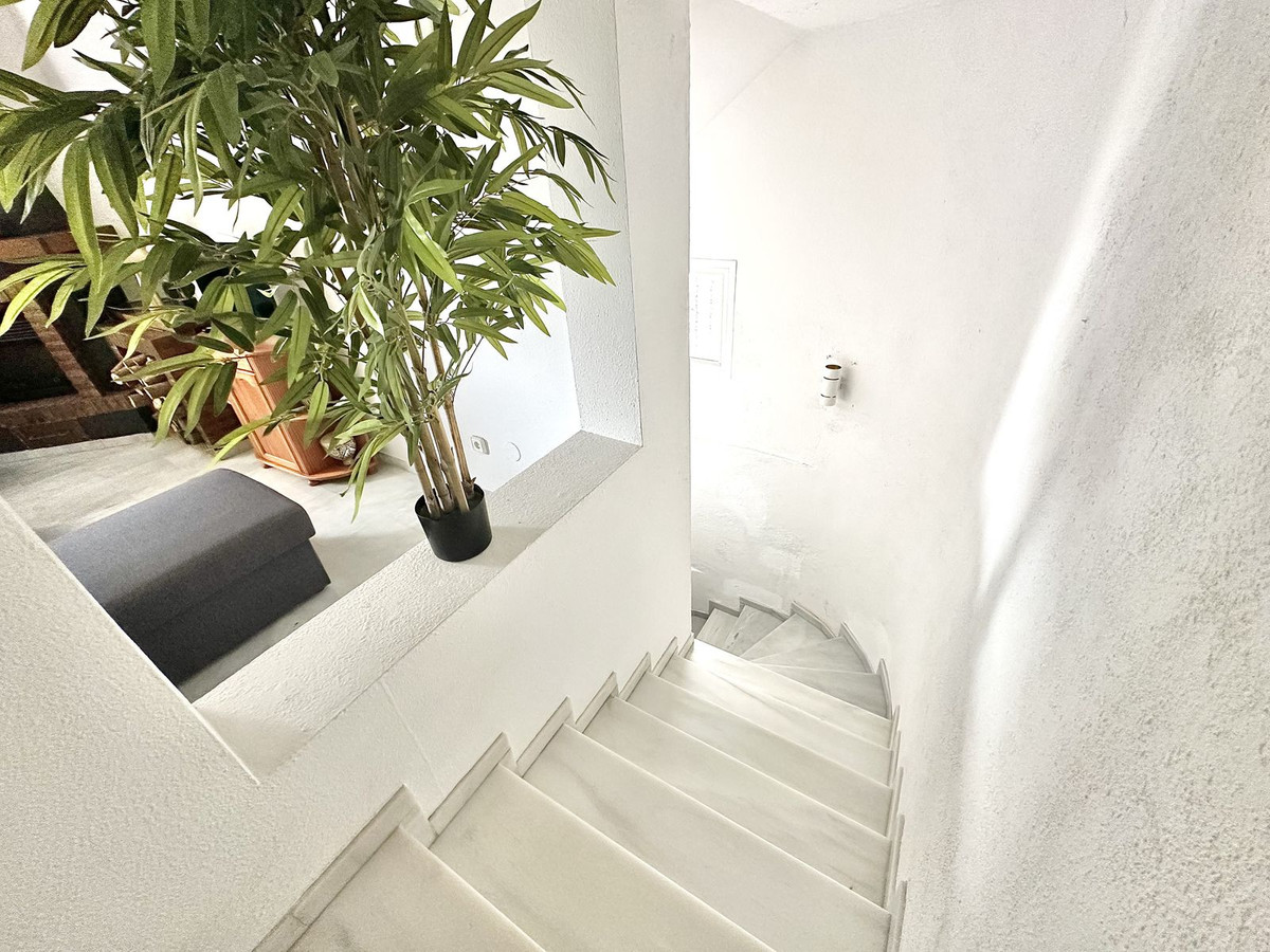 83275d7ef9347bc960ca5bc48f735a1c - 25