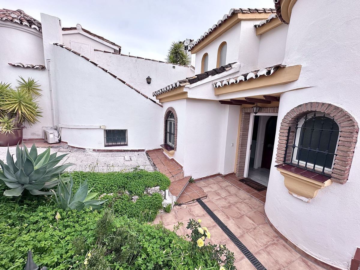 83275d7ef9347bc960ca5bc48f735a1c - 30