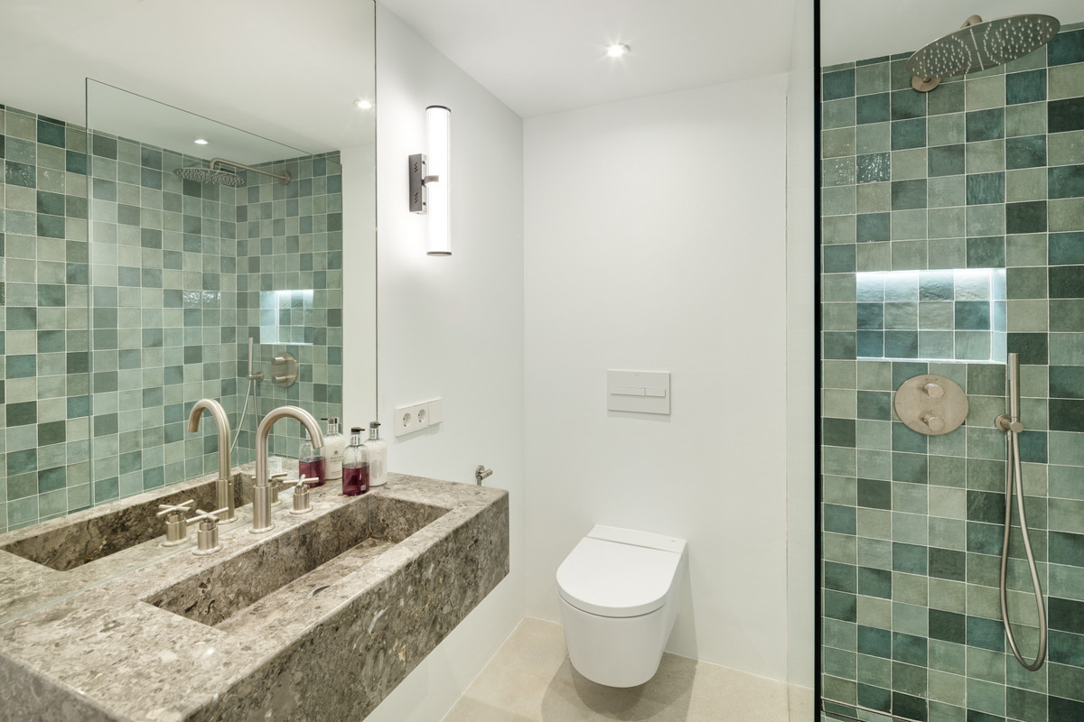 857452b86f420585c419f90594a2cd40 - 15