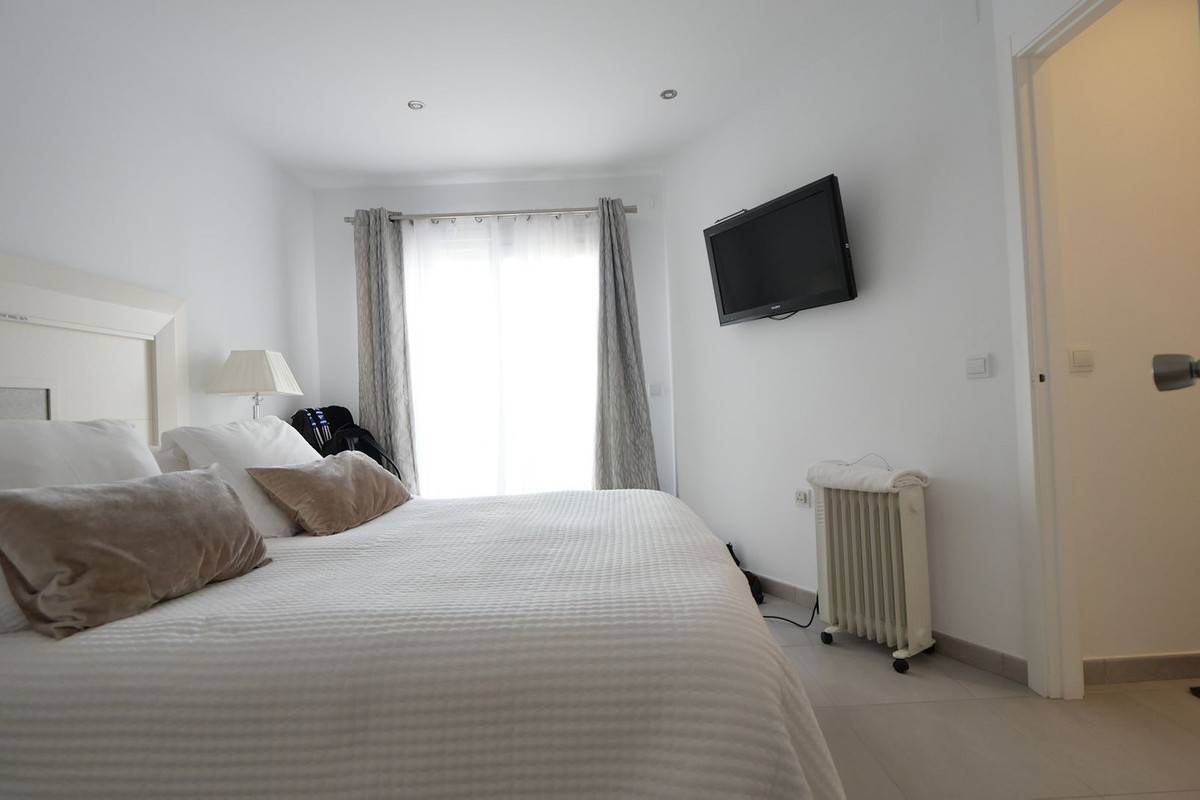 86993d99ae73b0448bddf5aab7dd5541 - 15