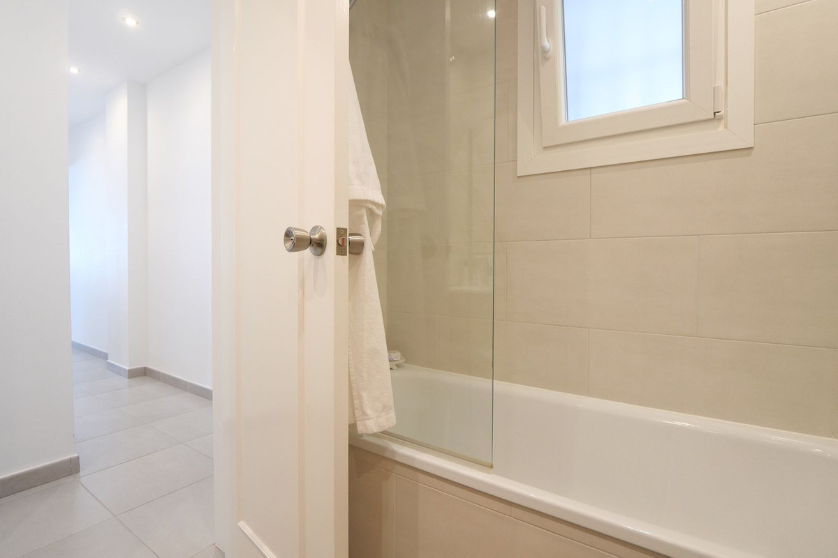 86993d99ae73b0448bddf5aab7dd5541 - 17