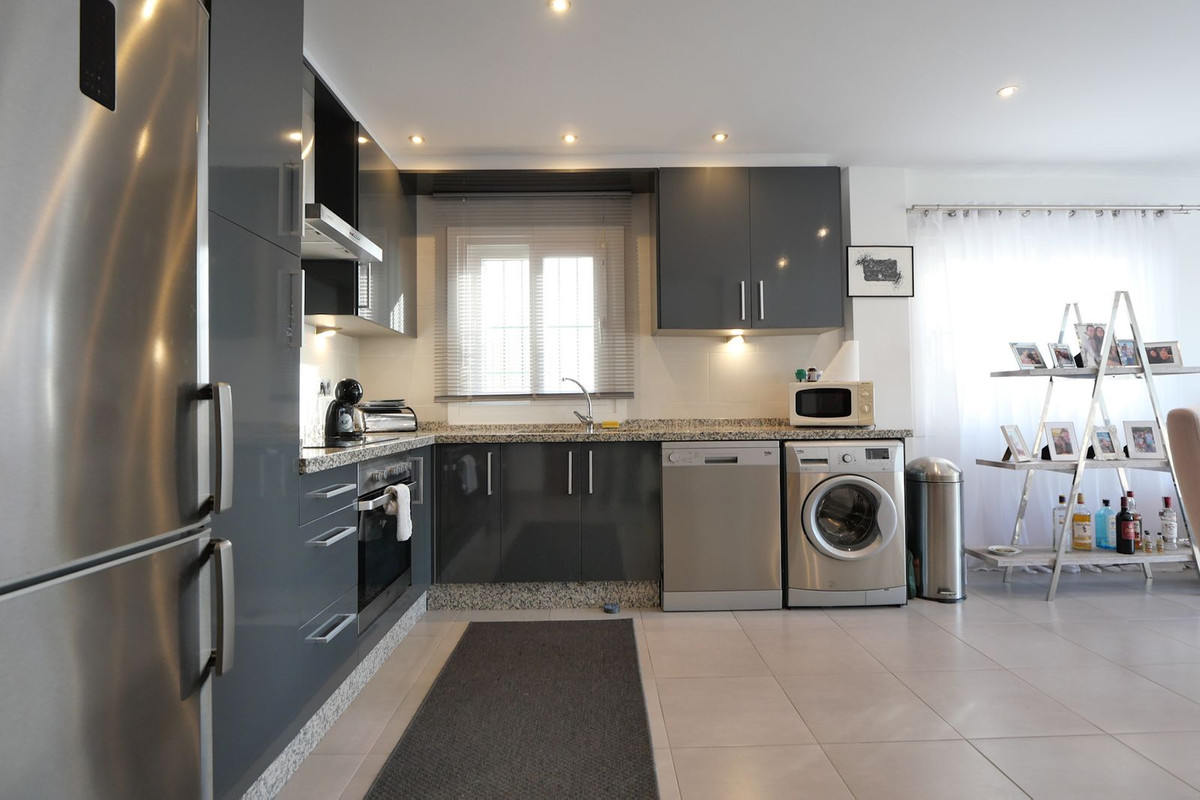 86993d99ae73b0448bddf5aab7dd5541 - 20