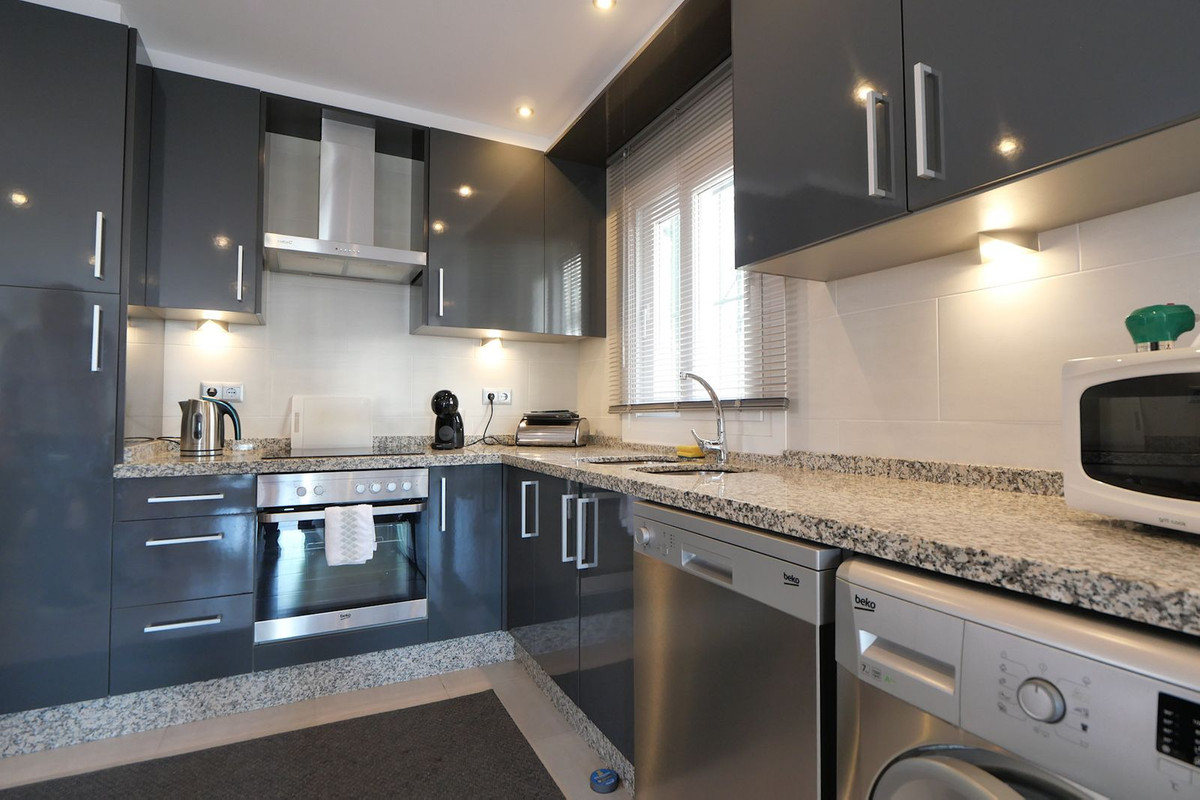 86993d99ae73b0448bddf5aab7dd5541 - 24