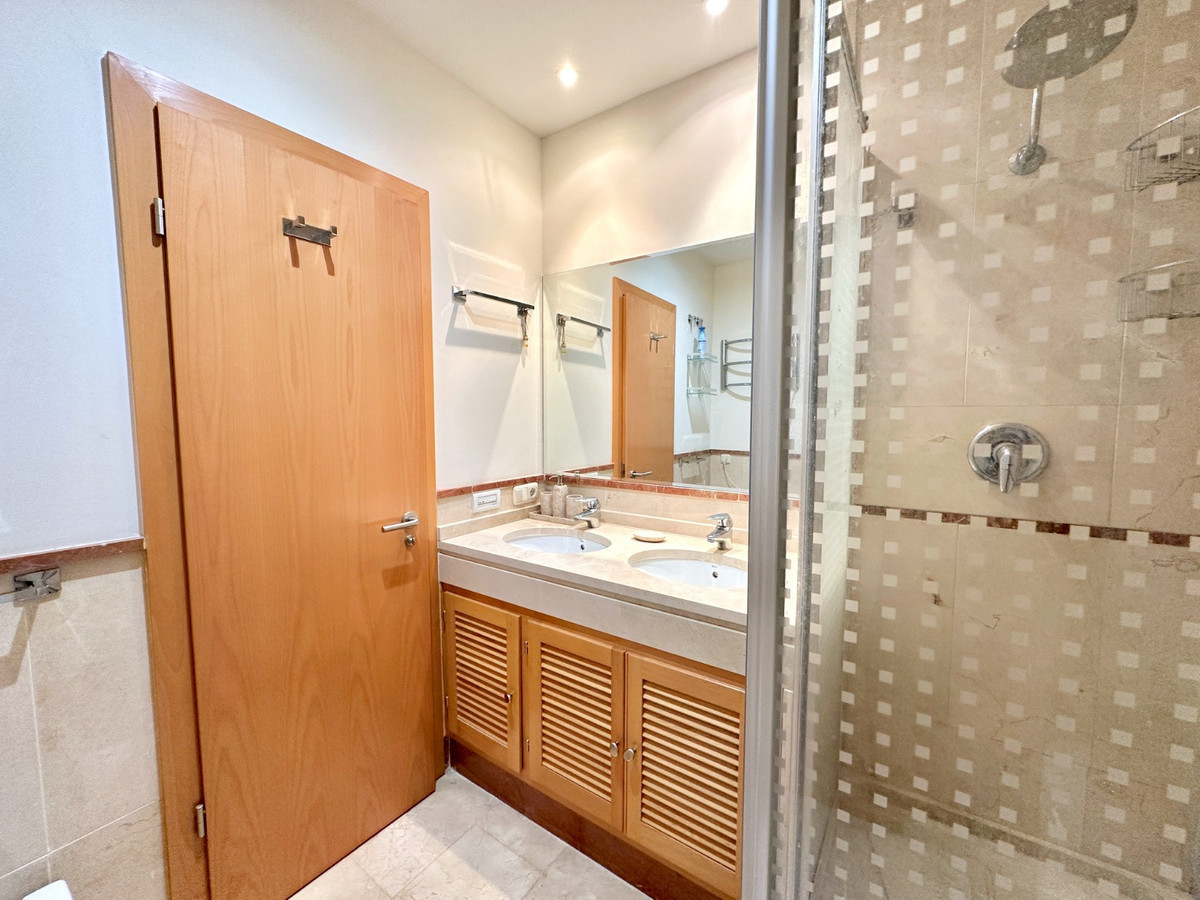 8fbce1b26bf0a696a5f06cb4e487f14d - 20