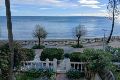 a0c5793cc549df32388afcd5600880b8 - 17