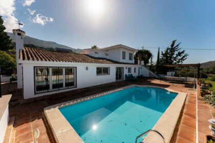 a38e24c412f7b1d34a89df65d8436e48 - 1