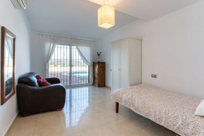 a38e24c412f7b1d34a89df65d8436e48 - 16