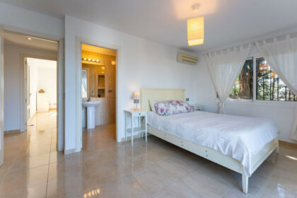 a38e24c412f7b1d34a89df65d8436e48 - 24