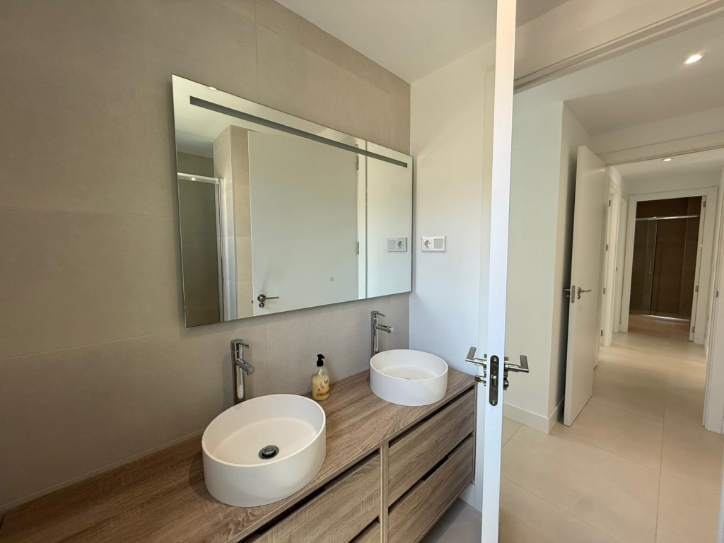 a7c8483b943d6fee2d20c62c0f67a3cb - 18