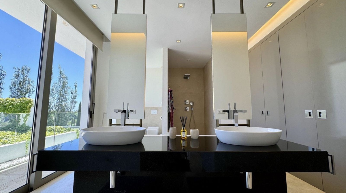 aa0080de7c6bae57983f3f20fee7b5f1 - 12